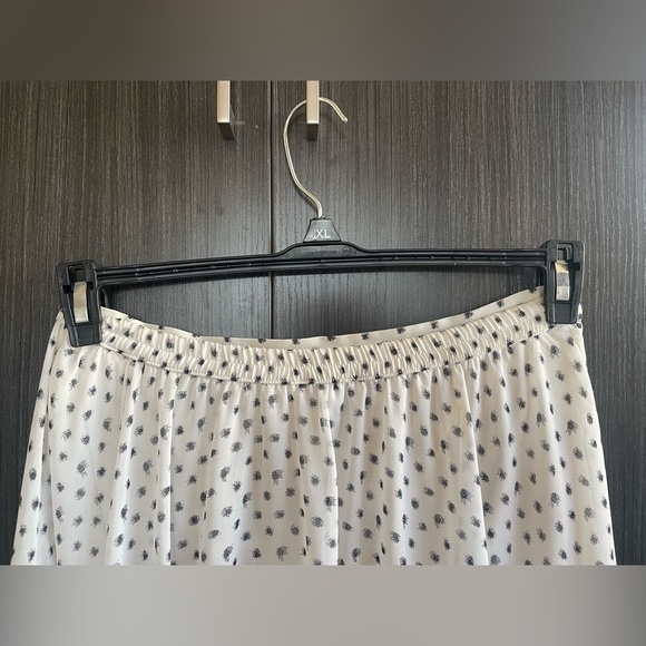 Express asymmetrical skirt - Picture 2 of 4